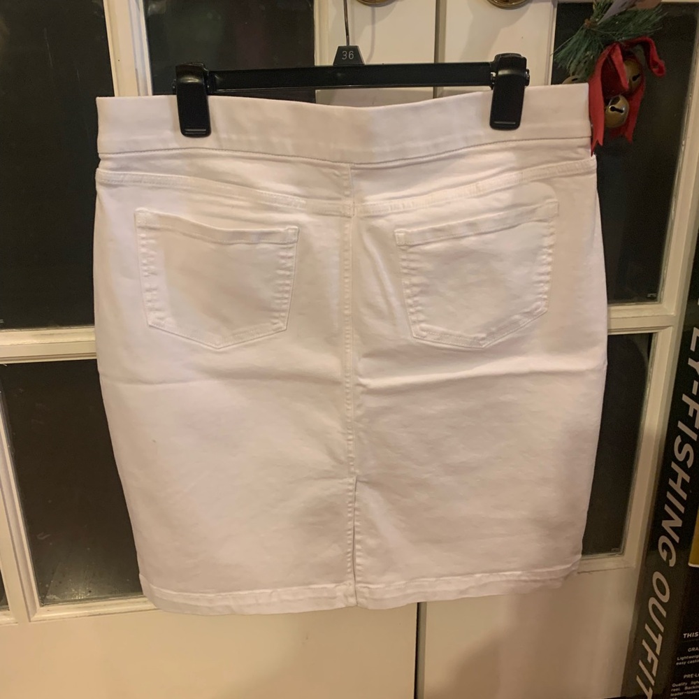 Liz Claiborne White Denim Skirt - Picture 2 of 3